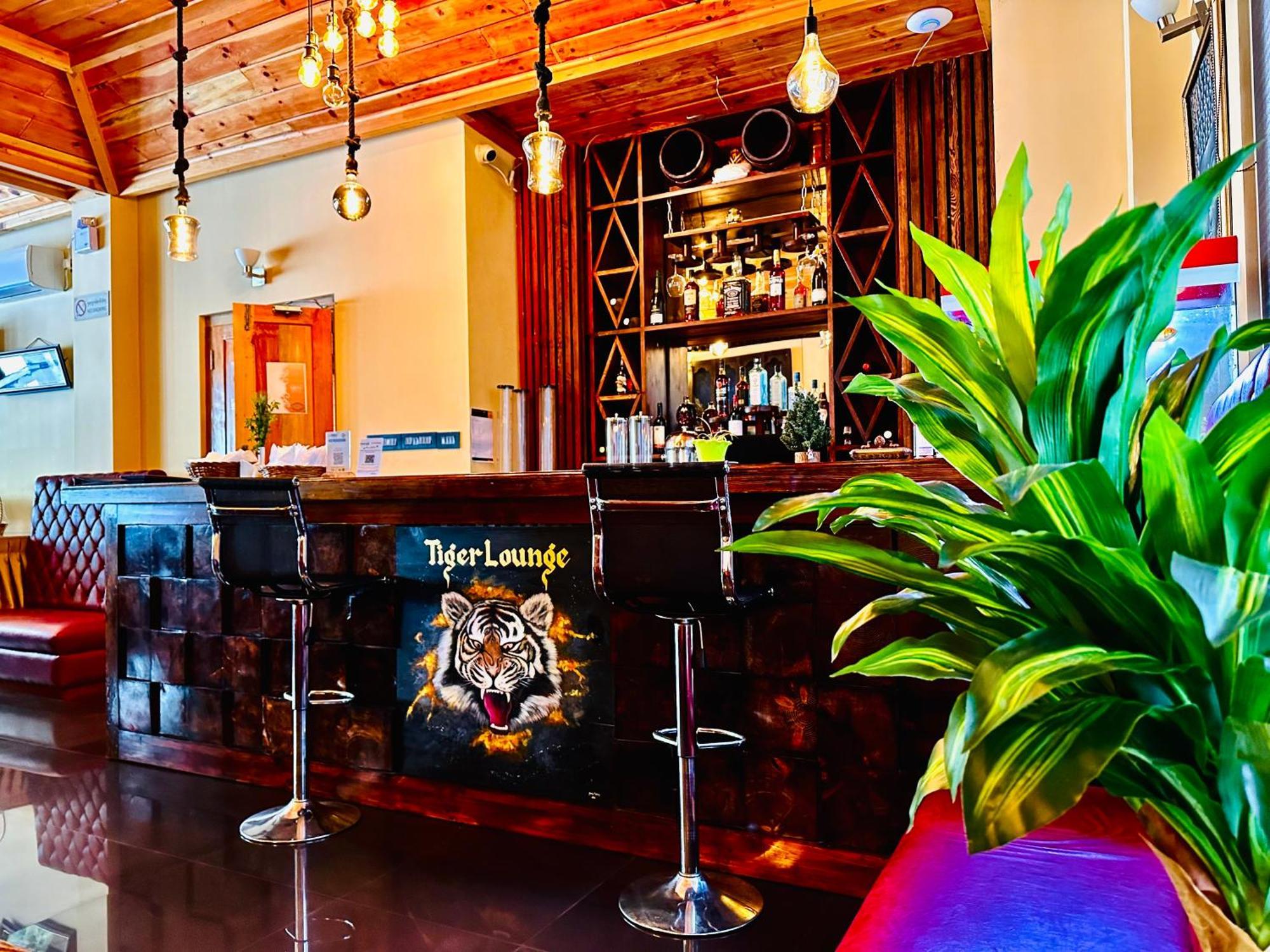 Silver Cloud Hotel Паро Екстериор снимка