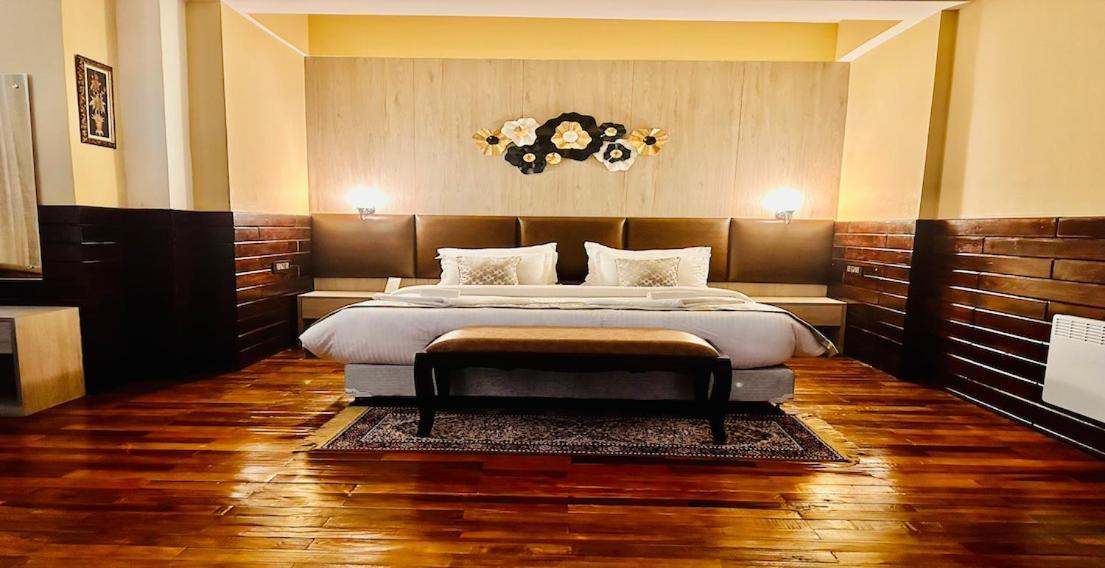 Silver Cloud Hotel Паро Екстериор снимка
