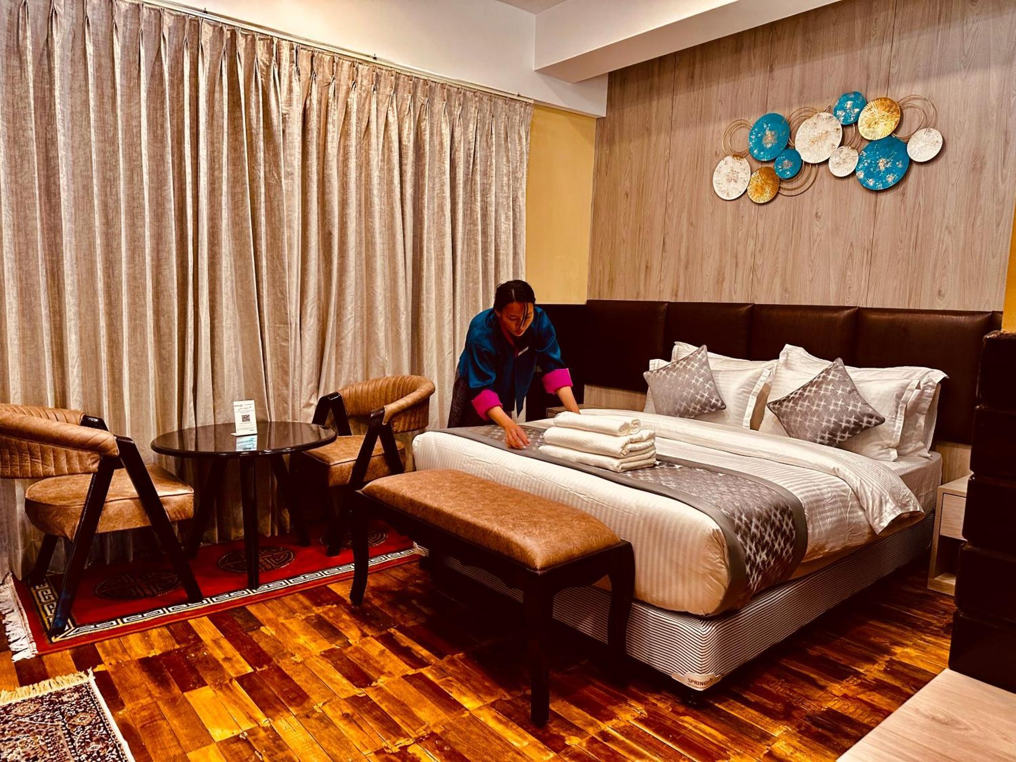 Silver Cloud Hotel Паро Екстериор снимка
