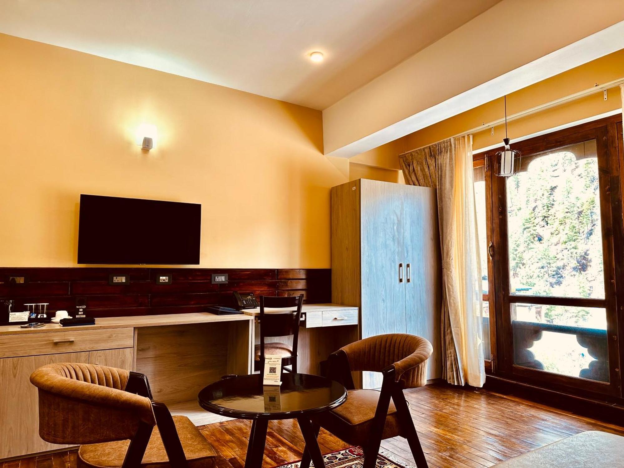 Silver Cloud Hotel Паро Екстериор снимка