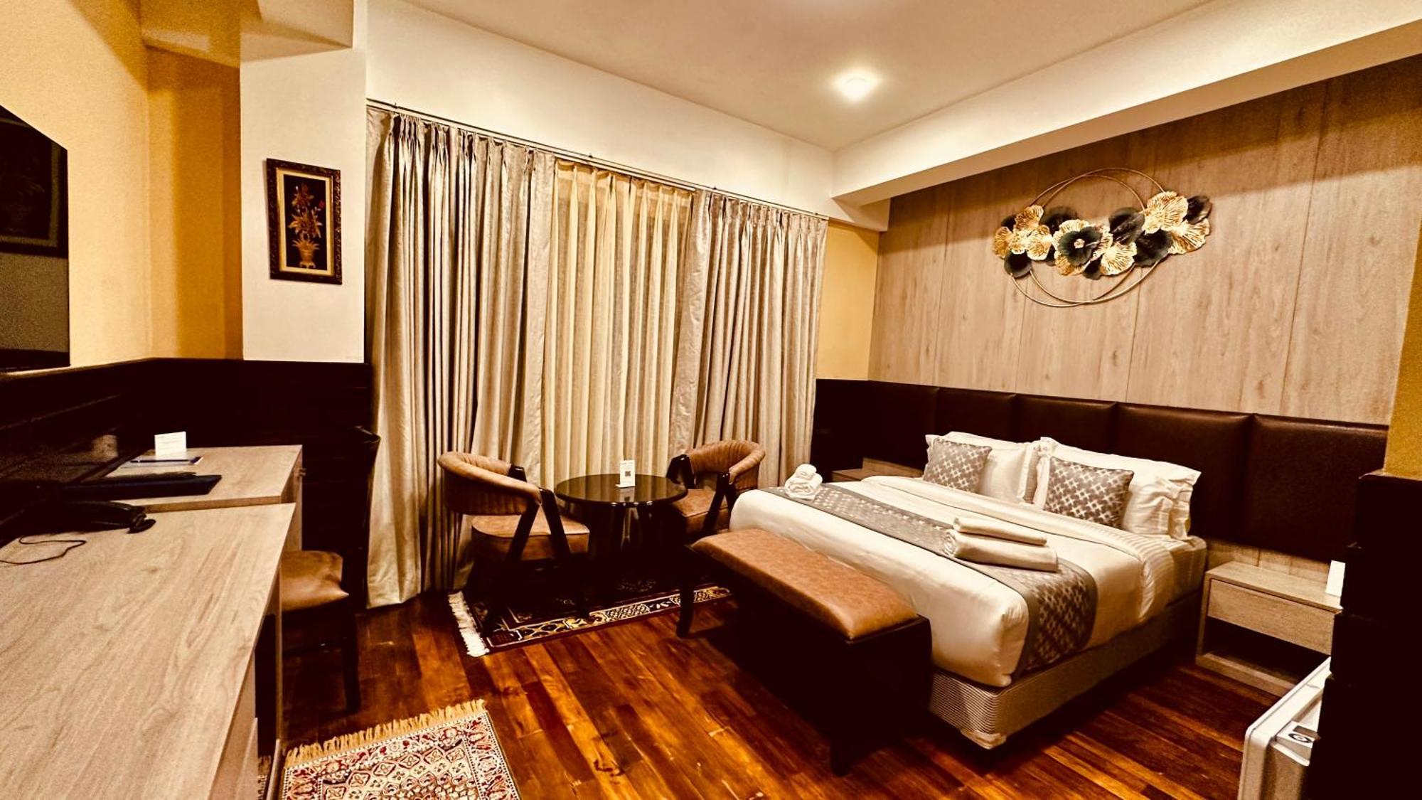 Silver Cloud Hotel Паро Екстериор снимка