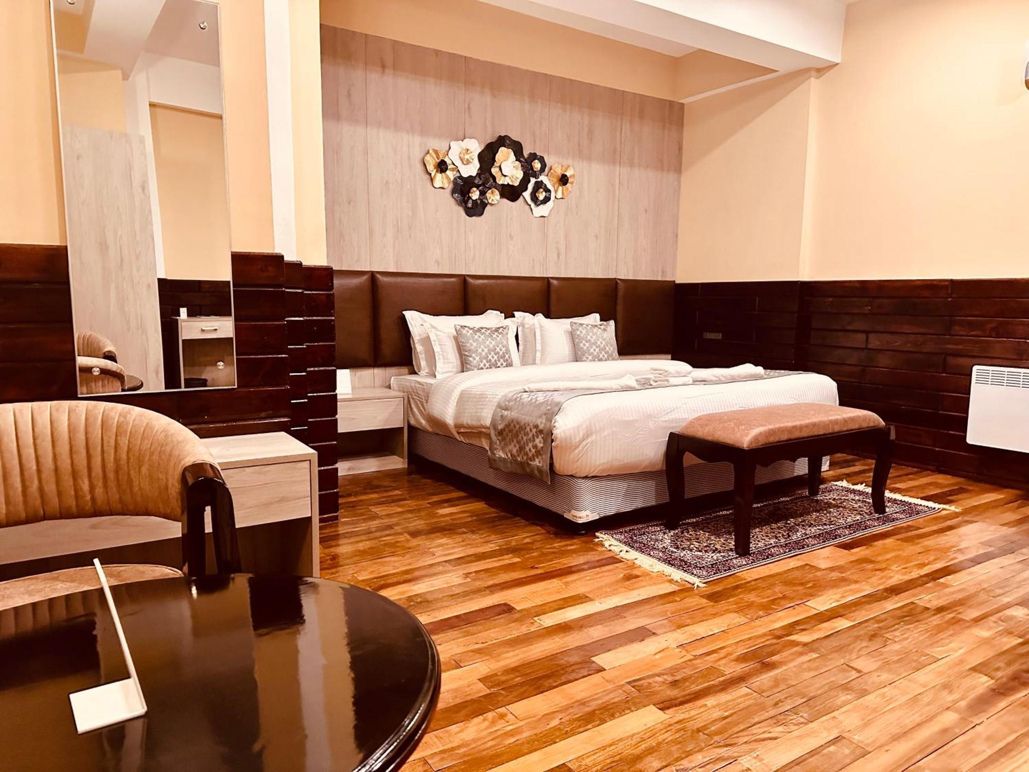 Silver Cloud Hotel Паро Екстериор снимка