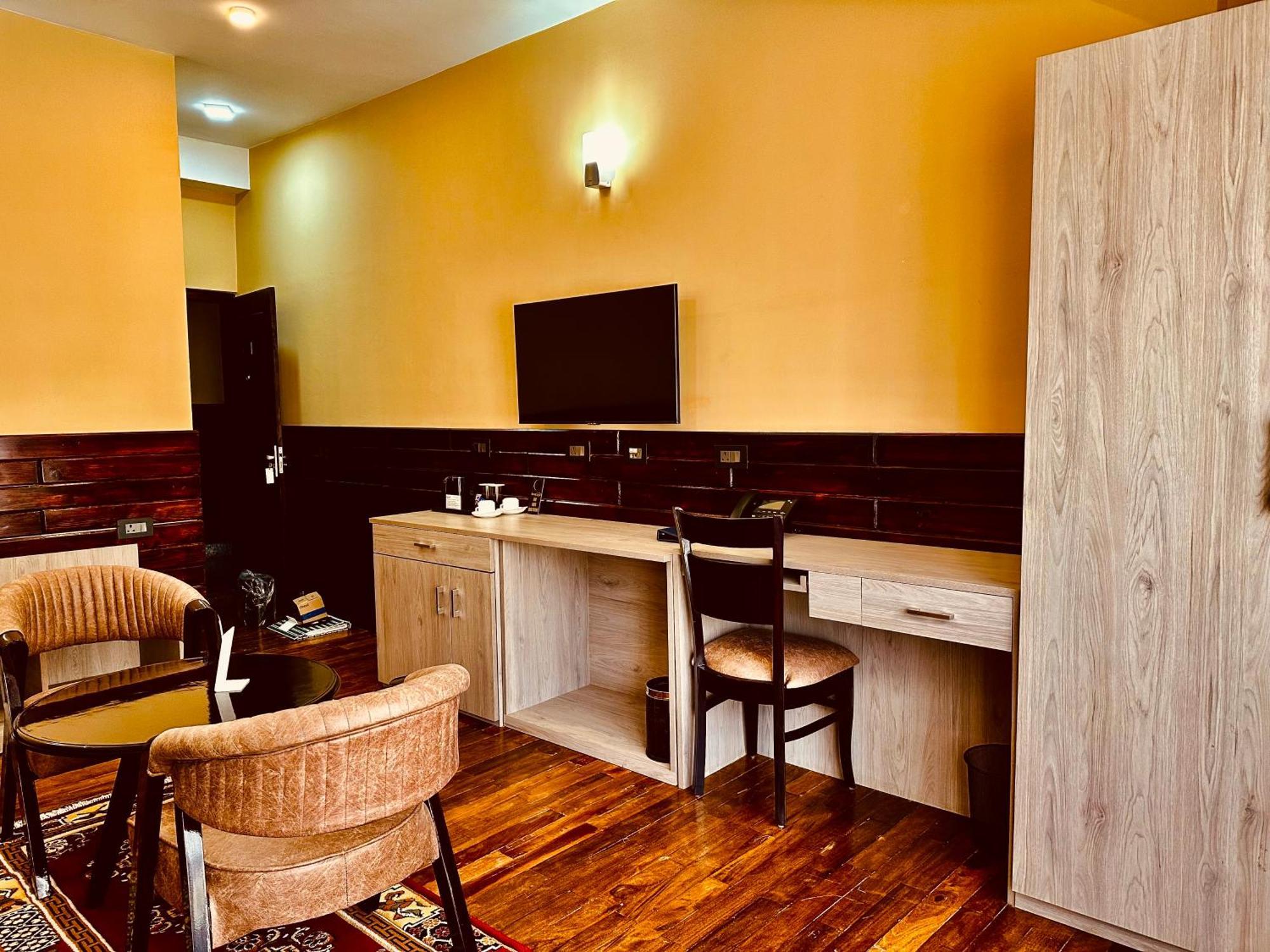 Silver Cloud Hotel Паро Екстериор снимка