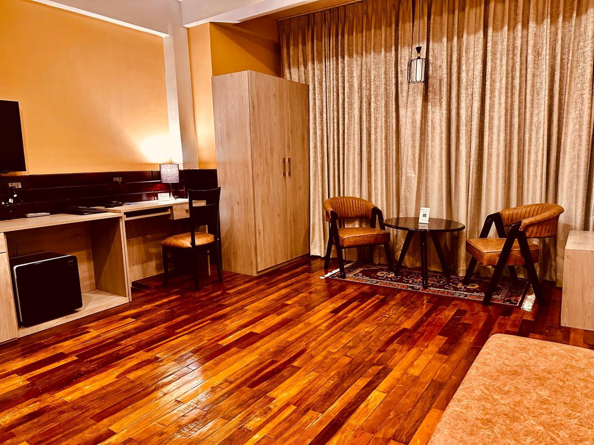 Silver Cloud Hotel Паро Екстериор снимка