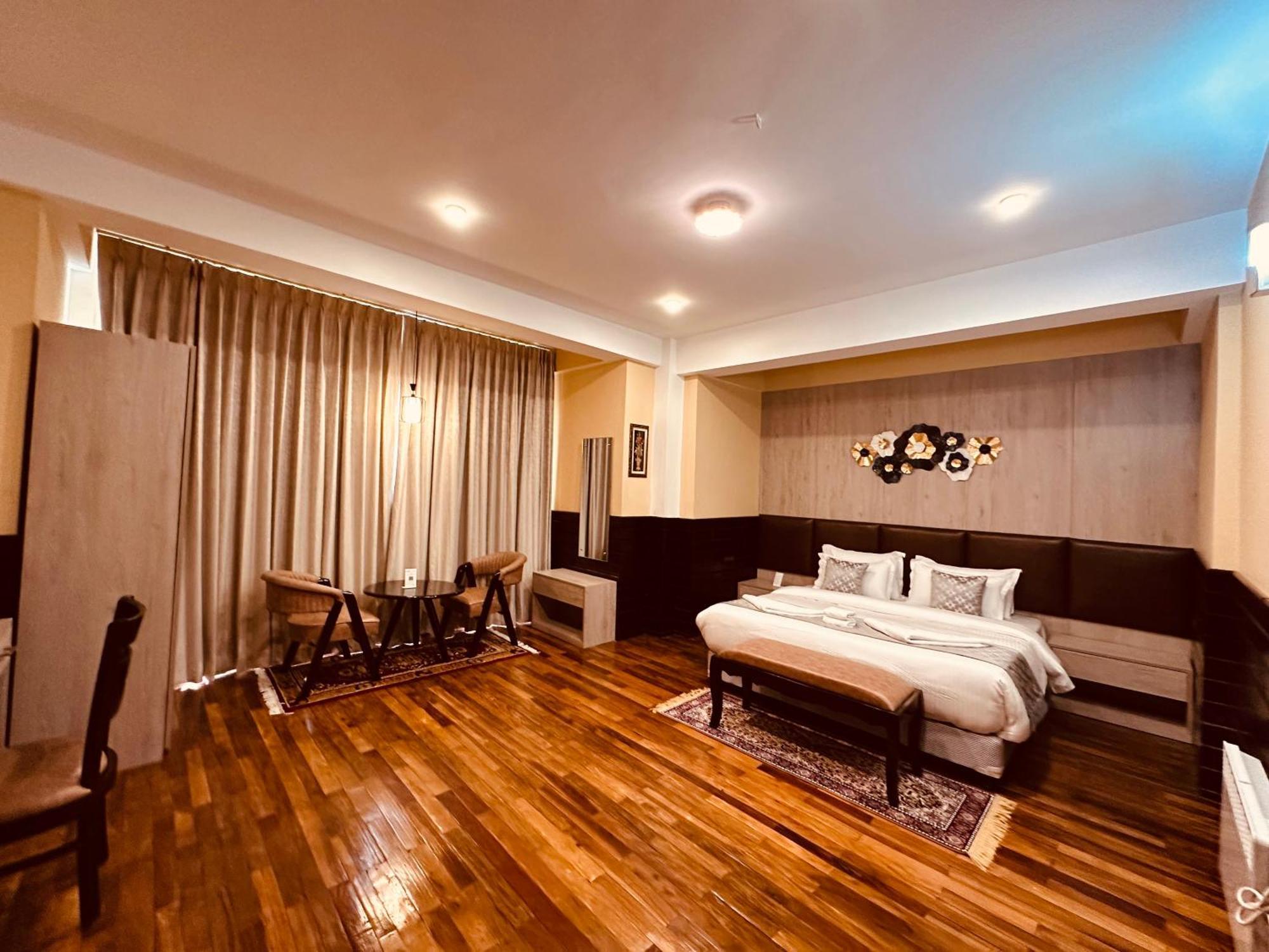 Silver Cloud Hotel Паро Екстериор снимка